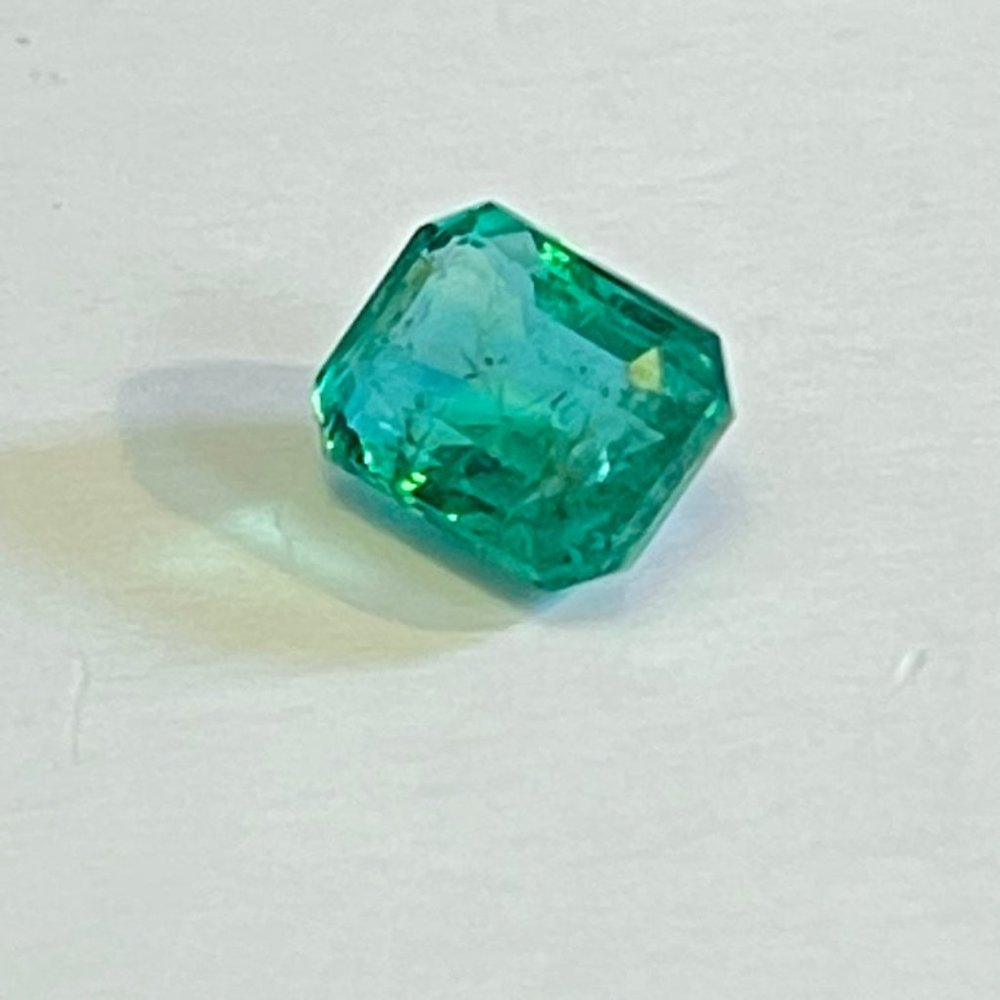 Intense Natural Beryl Emerald 1.40 carats! - Picture 2 of 10